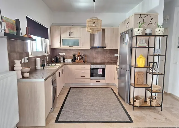 Large 1 Bedroom Penthouse With Large Terrace