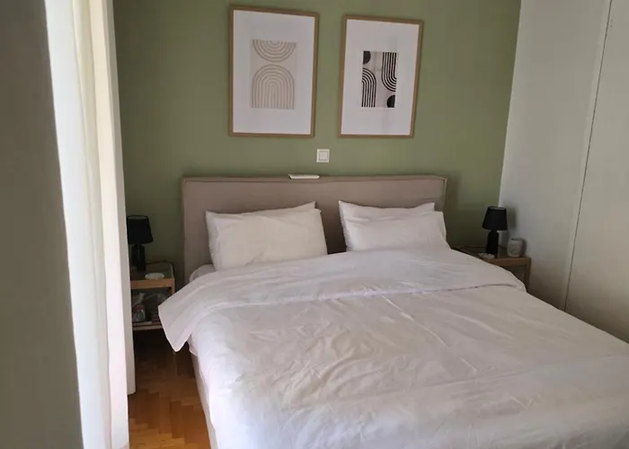 Large 1 Bedroom Penthouse With Large Terrace