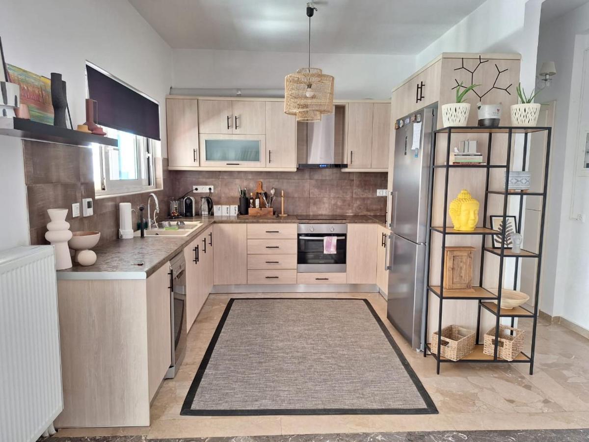 Large 1 Bedroom Penthouse With Large Terrace Apartment *