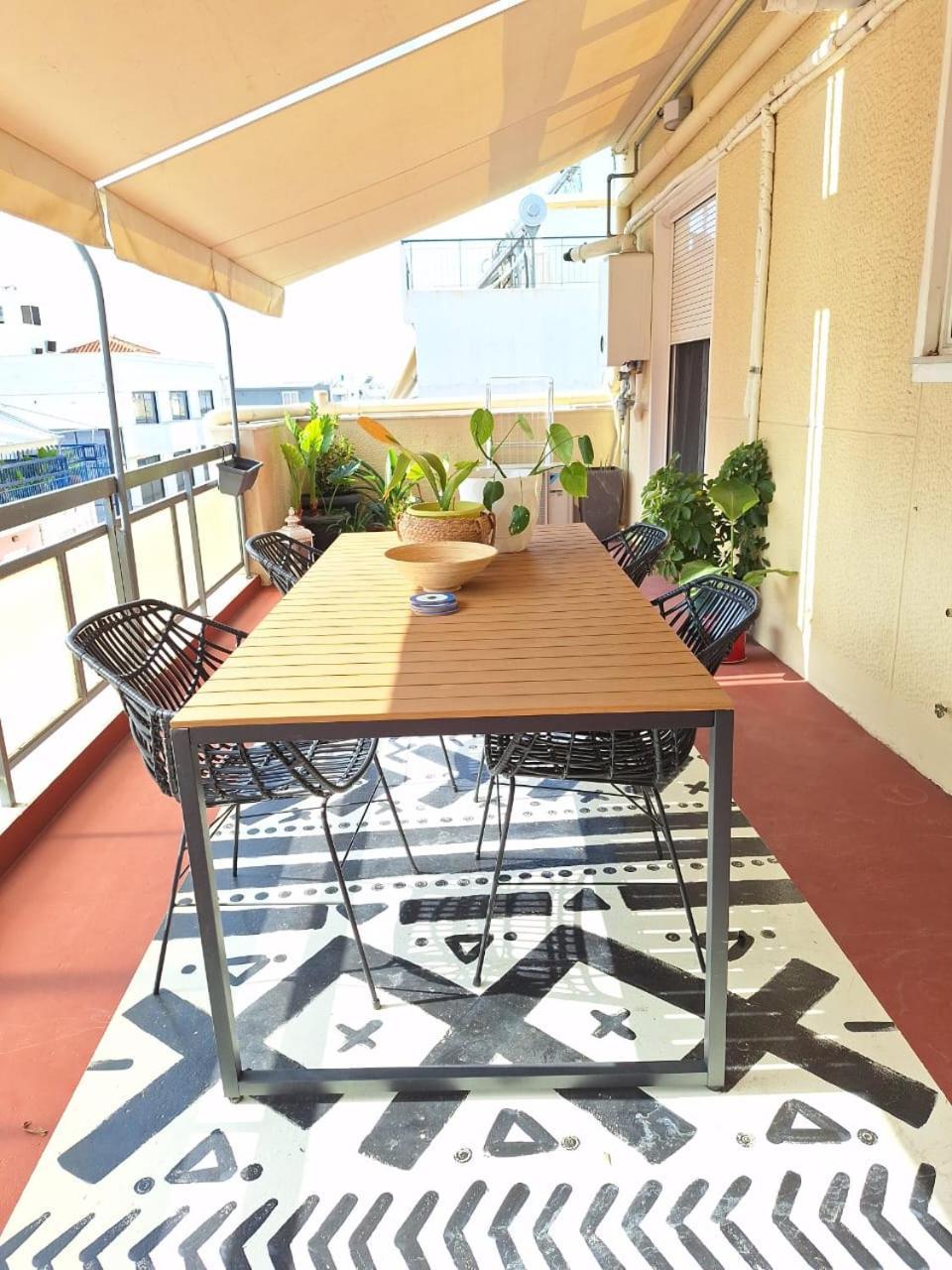 Large 1 Bedroom Penthouse With Large Terrace Apartment *