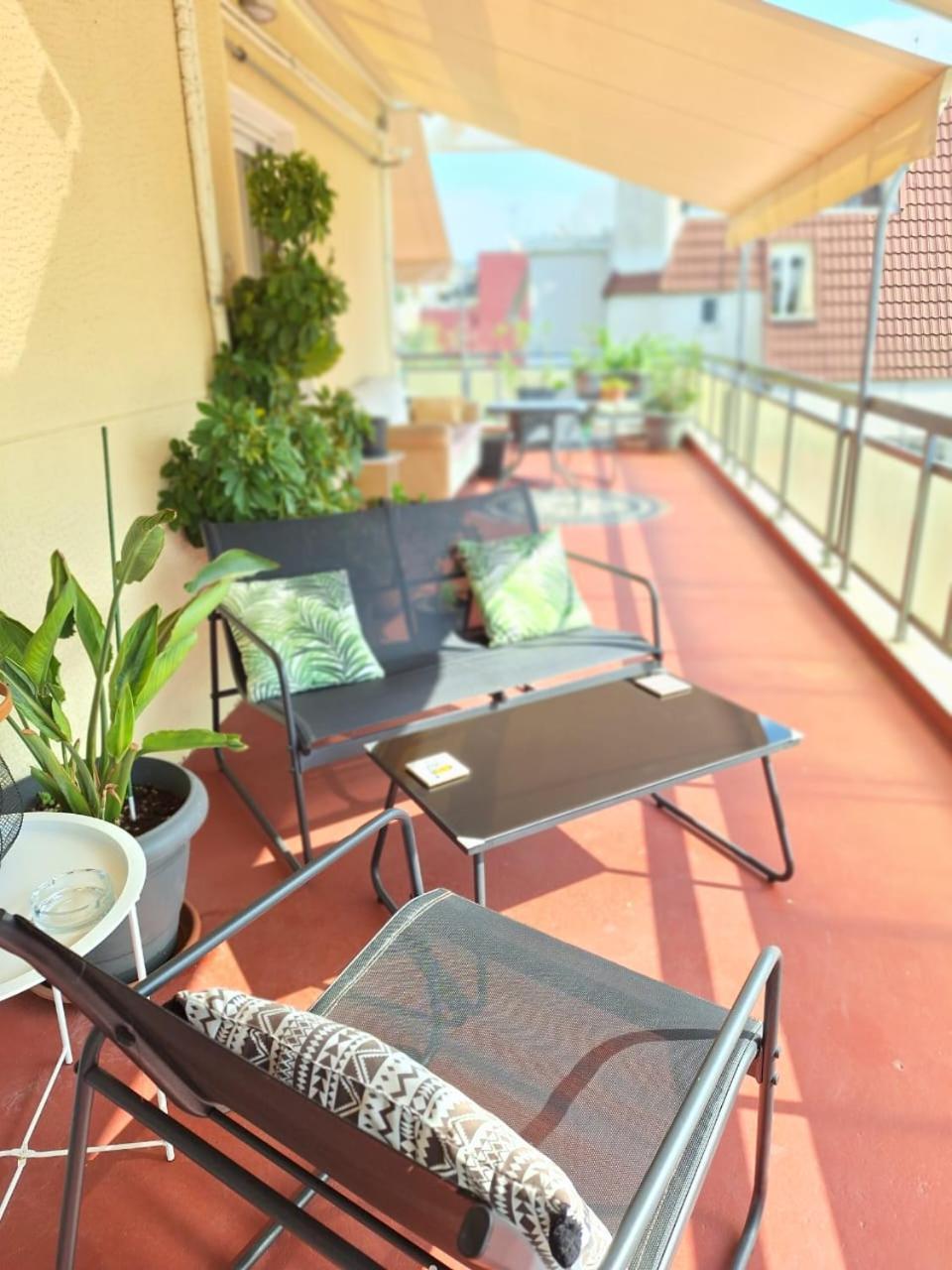 Apartment Large 1 Bedroom Penthouse With Large Terrace *