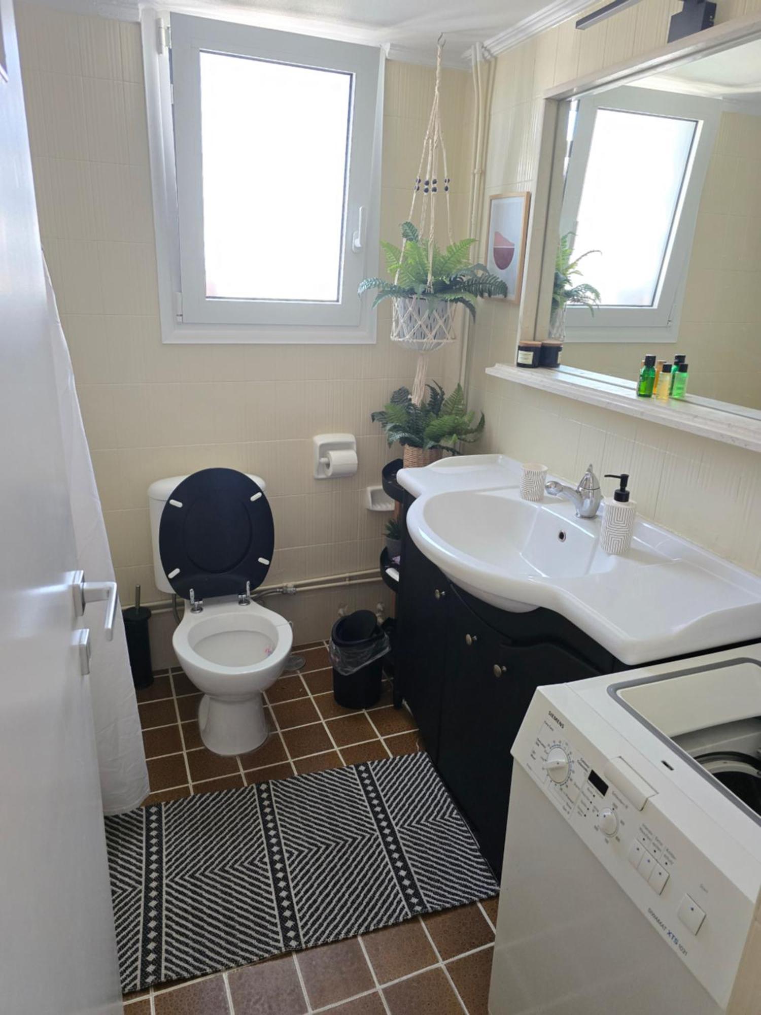 Large 1 Bedroom Penthouse With Large Terrace